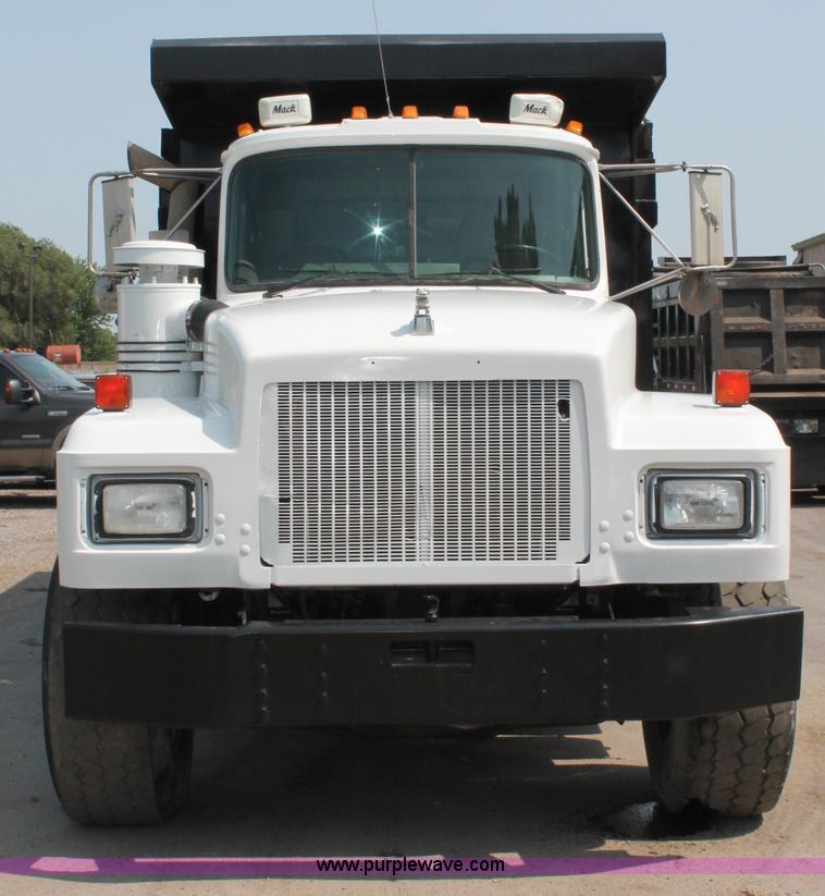 image for item C2602 1999 Mack RD688S dump truck