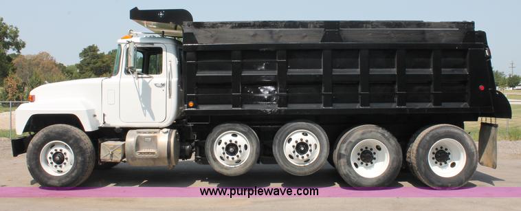 image for item C2602 1999 Mack RD688S dump truck