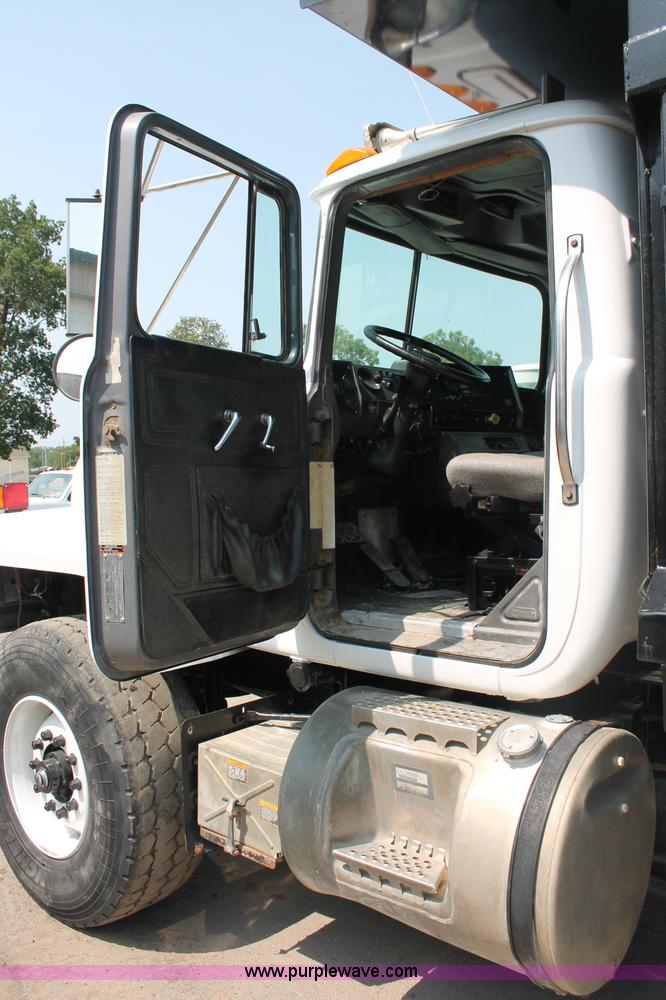 image for item C2602 1999 Mack RD688S dump truck