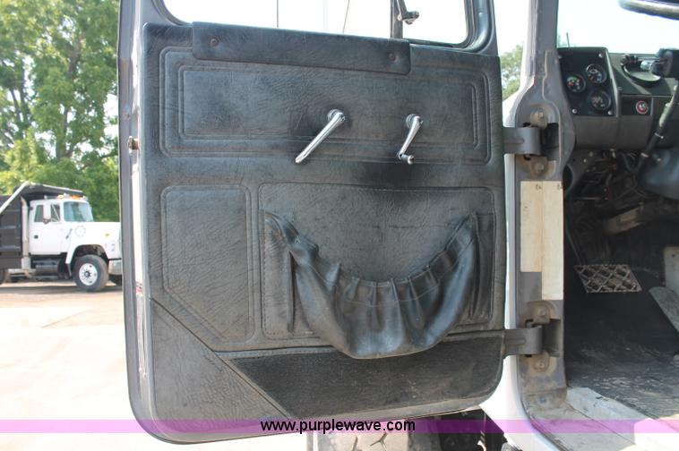 image for item C2602 1999 Mack RD688S dump truck