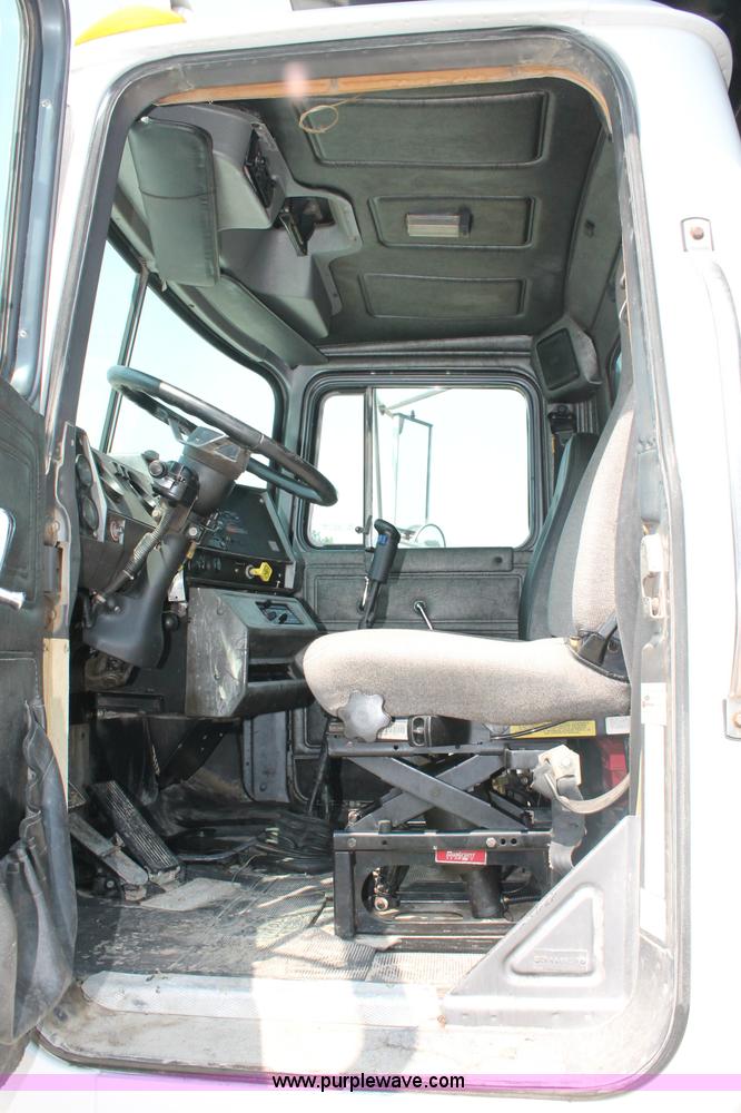 image for item C2602 1999 Mack RD688S dump truck