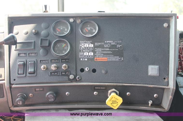 image for item C2602 1999 Mack RD688S dump truck