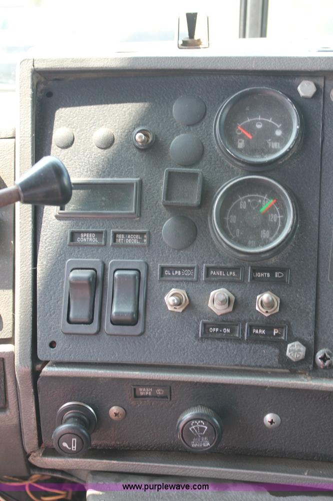 image for item C2602 1999 Mack RD688S dump truck