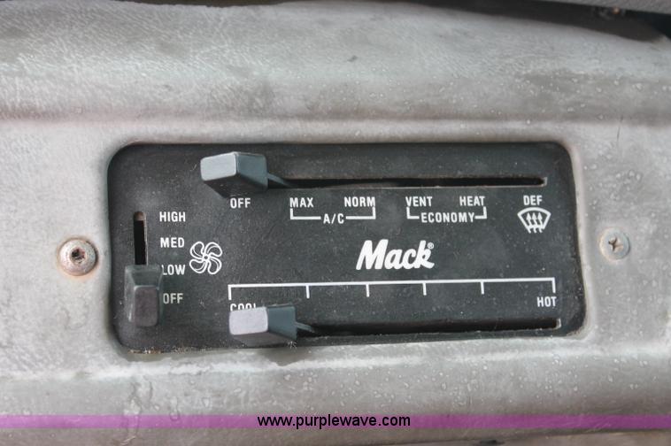 image for item C2602 1999 Mack RD688S dump truck