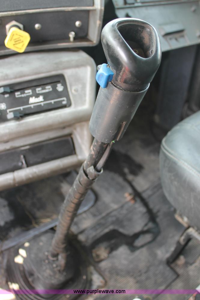 image for item C2602 1999 Mack RD688S dump truck