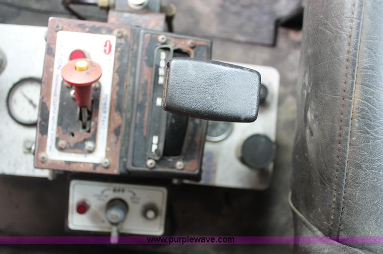 image for item C2602 1999 Mack RD688S dump truck