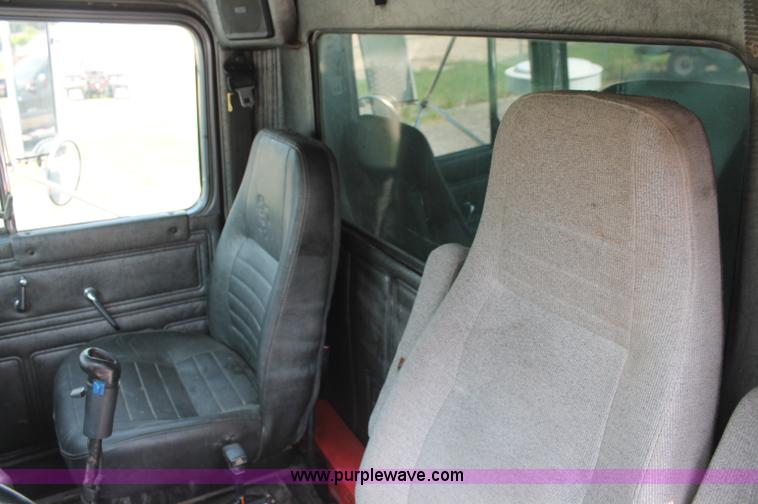 image for item C2602 1999 Mack RD688S dump truck