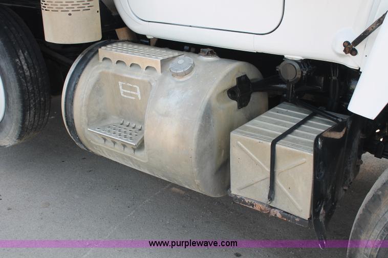 image for item C2602 1999 Mack RD688S dump truck