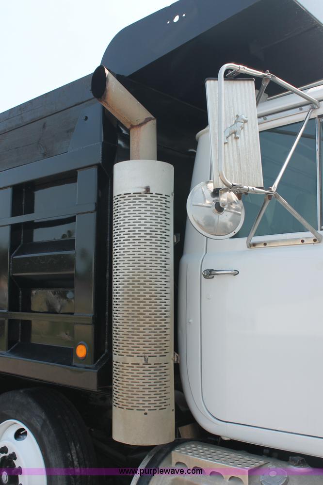 image for item C2602 1999 Mack RD688S dump truck