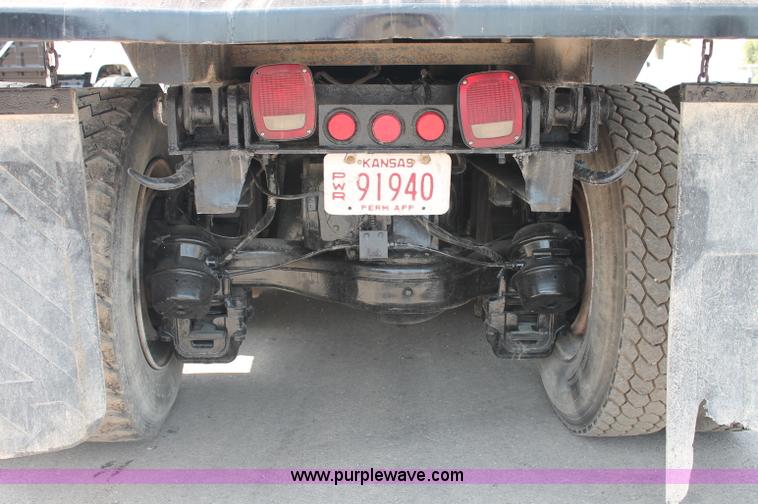 image for item C2602 1999 Mack RD688S dump truck