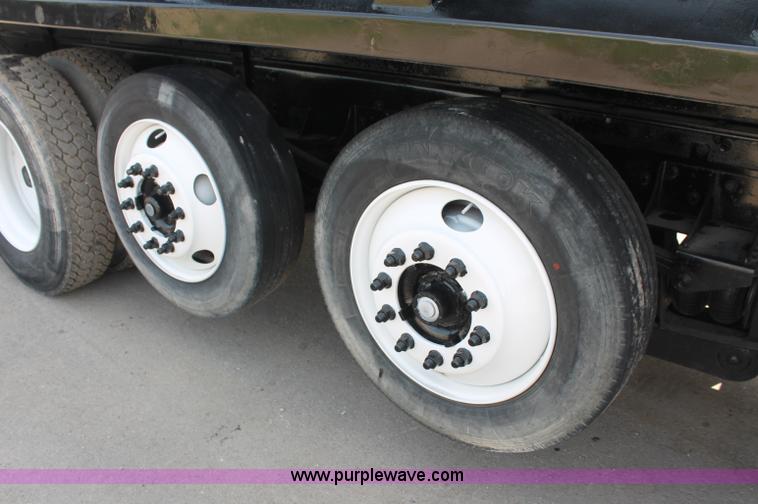 image for item C2602 1999 Mack RD688S dump truck