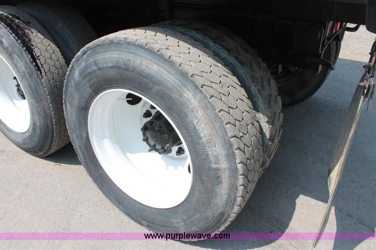 image for item C2602 1999 Mack RD688S dump truck