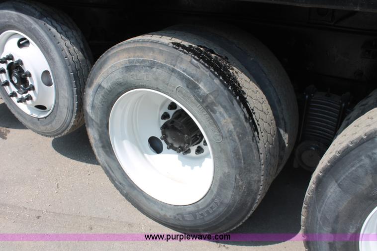 image for item C2602 1999 Mack RD688S dump truck