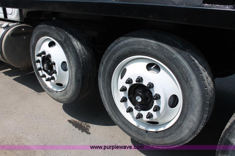 image for item C2602 1999 Mack RD688S dump truck