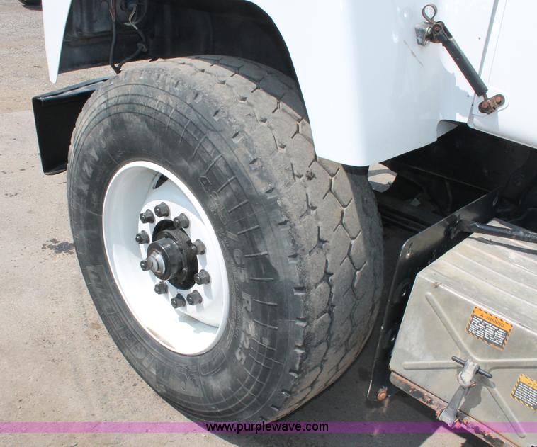 image for item C2602 1999 Mack RD688S dump truck