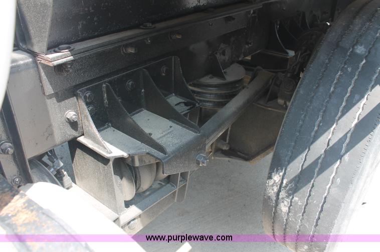 image for item C2602 1999 Mack RD688S dump truck