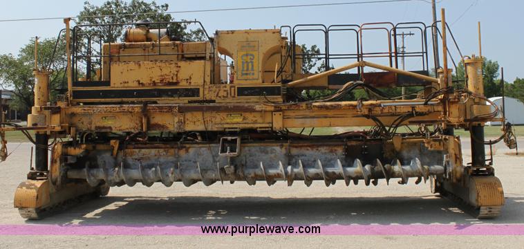 image for item D5240 1982 CMI SF250 slip form paver