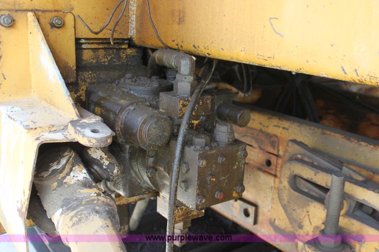 image for item D5240 1982 CMI SF250 slip form paver