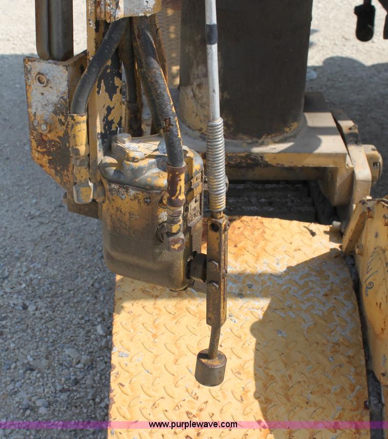 image for item D5240 1982 CMI SF250 slip form paver