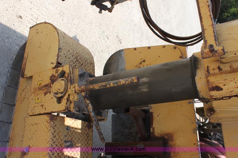 image for item D5240 1982 CMI SF250 slip form paver