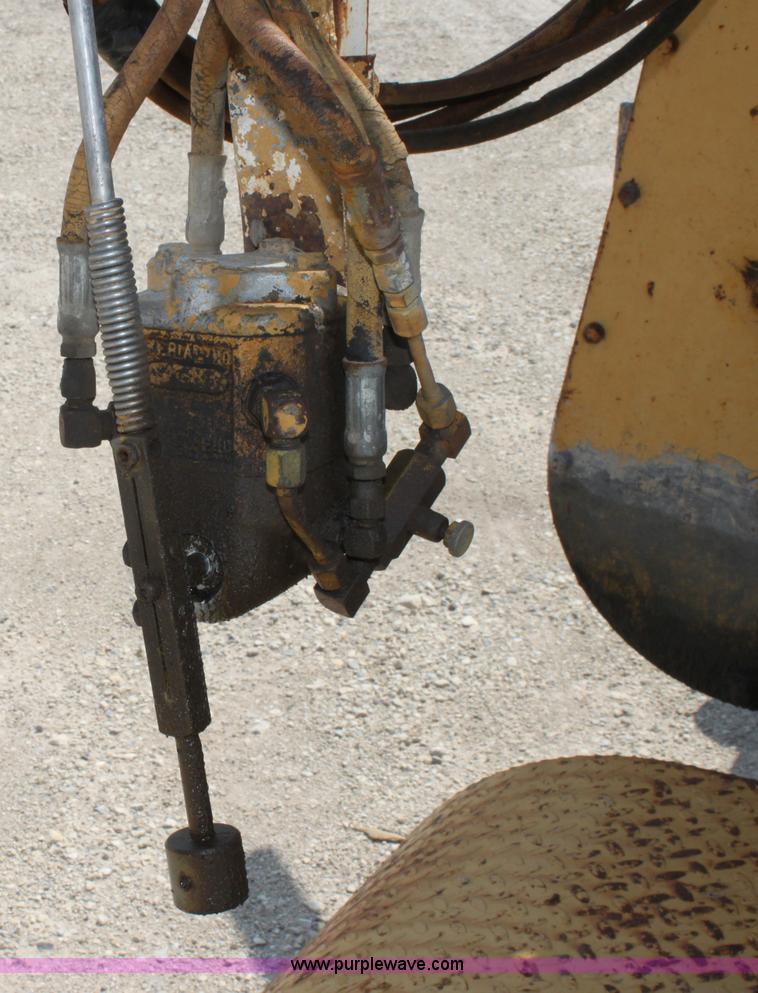 image for item D5240 1982 CMI SF250 slip form paver