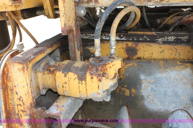 image for item D5240 1982 CMI SF250 slip form paver