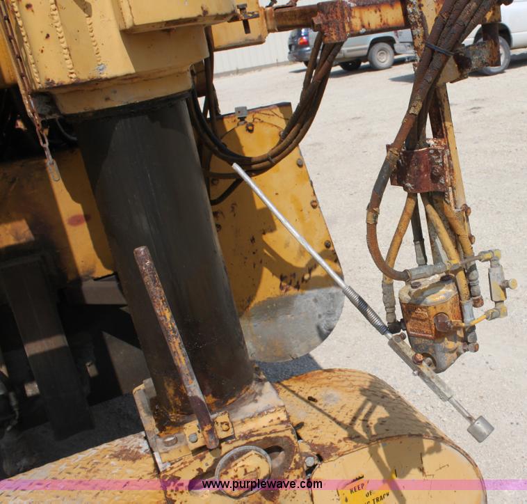 image for item D5240 1982 CMI SF250 slip form paver