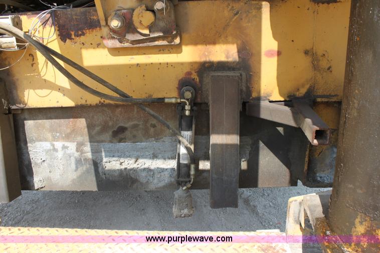 image for item D5240 1982 CMI SF250 slip form paver