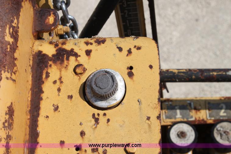 image for item D5240 1982 CMI SF250 slip form paver