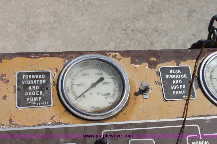 image for item D5240 1982 CMI SF250 slip form paver