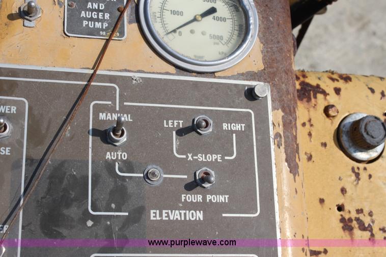 image for item D5240 1982 CMI SF250 slip form paver