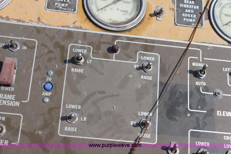 image for item D5240 1982 CMI SF250 slip form paver