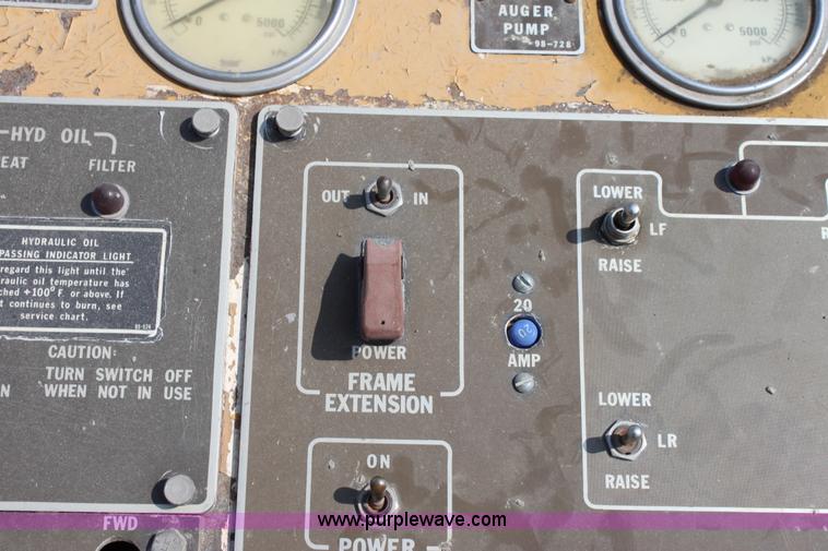 image for item D5240 1982 CMI SF250 slip form paver