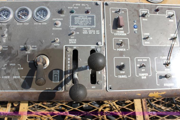 image for item D5240 1982 CMI SF250 slip form paver