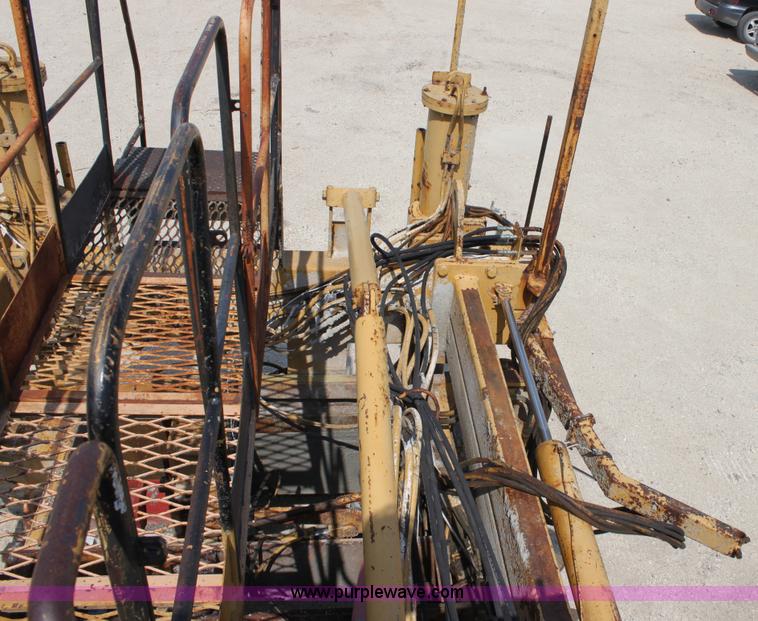 image for item D5240 1982 CMI SF250 slip form paver