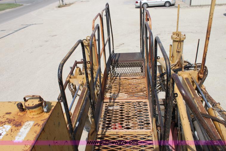 image for item D5240 1982 CMI SF250 slip form paver