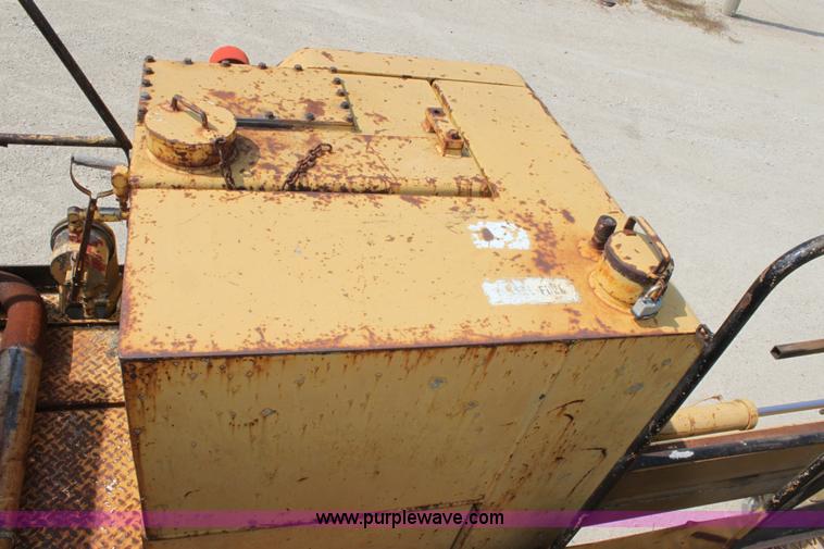 image for item D5240 1982 CMI SF250 slip form paver