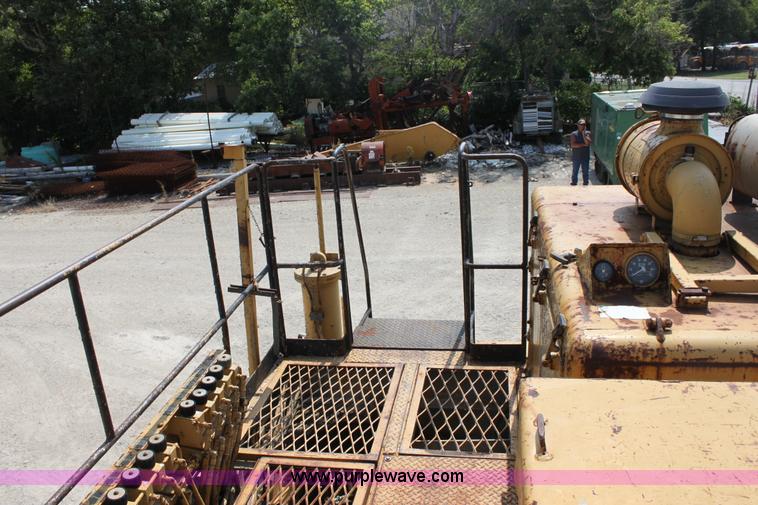 image for item D5240 1982 CMI SF250 slip form paver