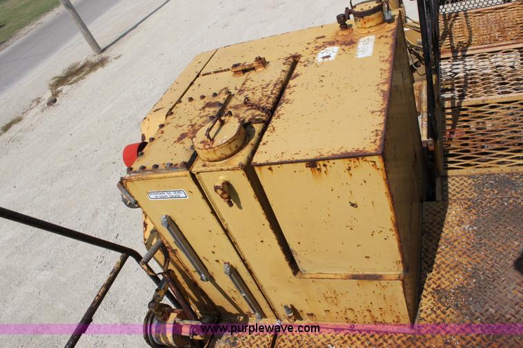 image for item D5240 1982 CMI SF250 slip form paver