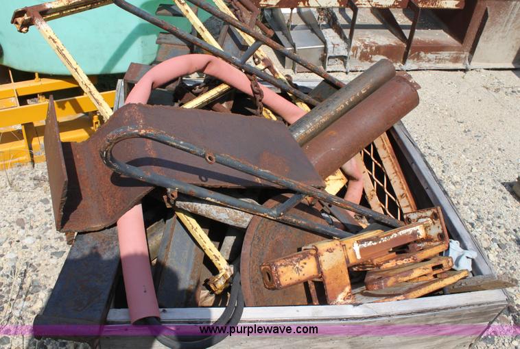 image for item D5240 1982 CMI SF250 slip form paver