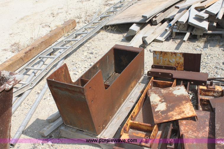 image for item D5240 1982 CMI SF250 slip form paver