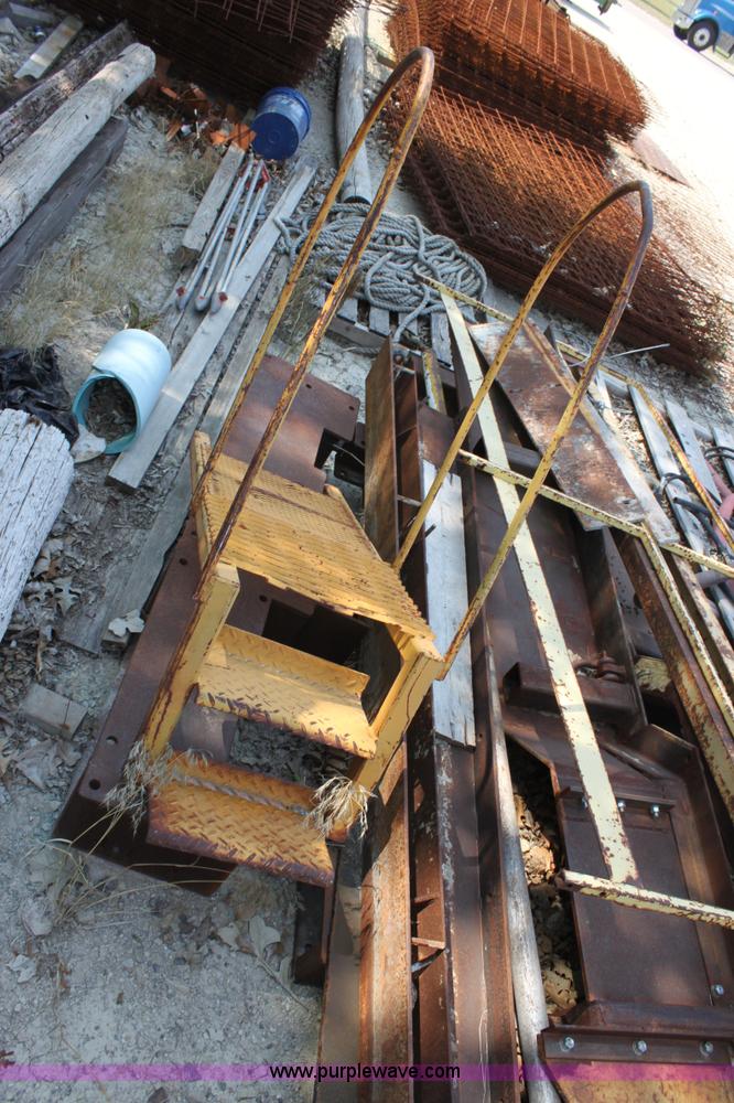 image for item D5240 1982 CMI SF250 slip form paver