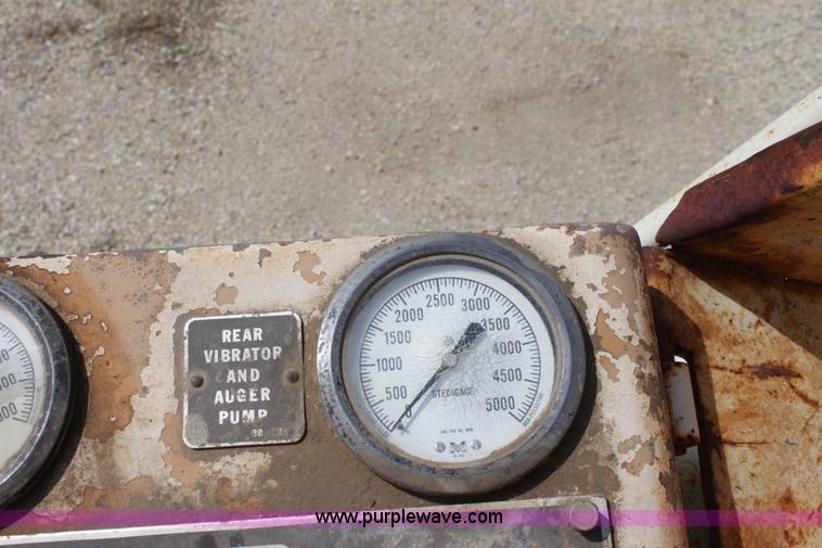 image for item D5241 CMI 250 concrete paver