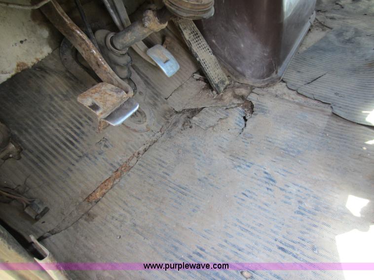 image for item D5585 1977 Ford dump truck