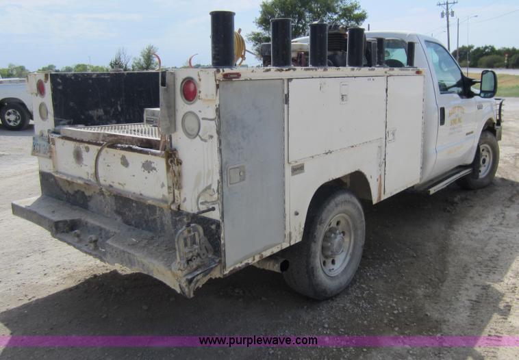 image for item D5587 2000 Ford F350 Super Duty utility pickup truck