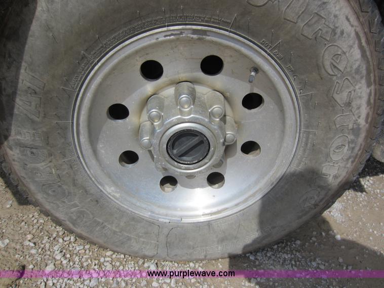 image for item D5587 2000 Ford F350 Super Duty utility pickup truck