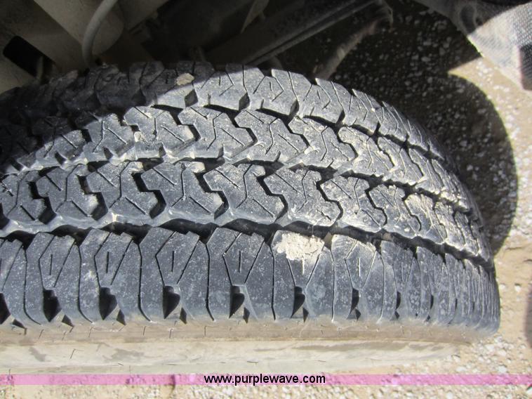 image for item D5587 2000 Ford F350 Super Duty utility pickup truck