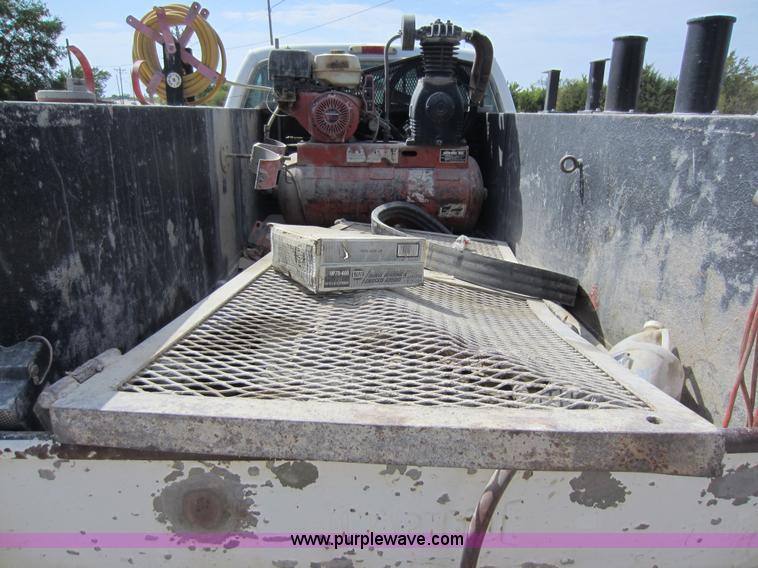 image for item D5587 2000 Ford F350 Super Duty utility pickup truck