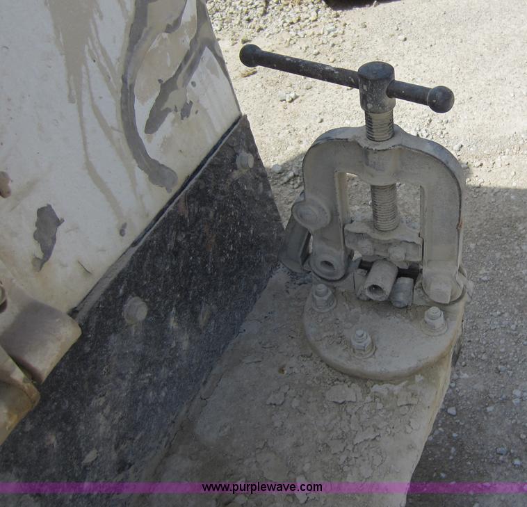 image for item D5587 2000 Ford F350 Super Duty utility pickup truck