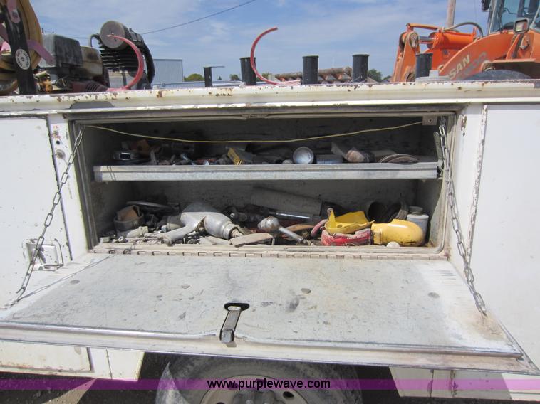 image for item D5587 2000 Ford F350 Super Duty utility pickup truck